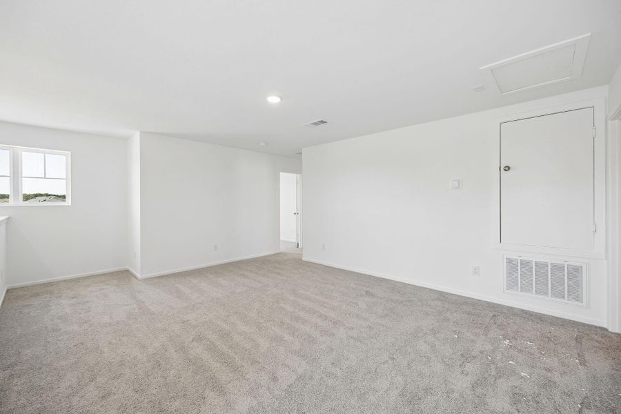 Spacious, unfurnished interior of a new home in Montgomery Bend, Montgomery (Image 17).