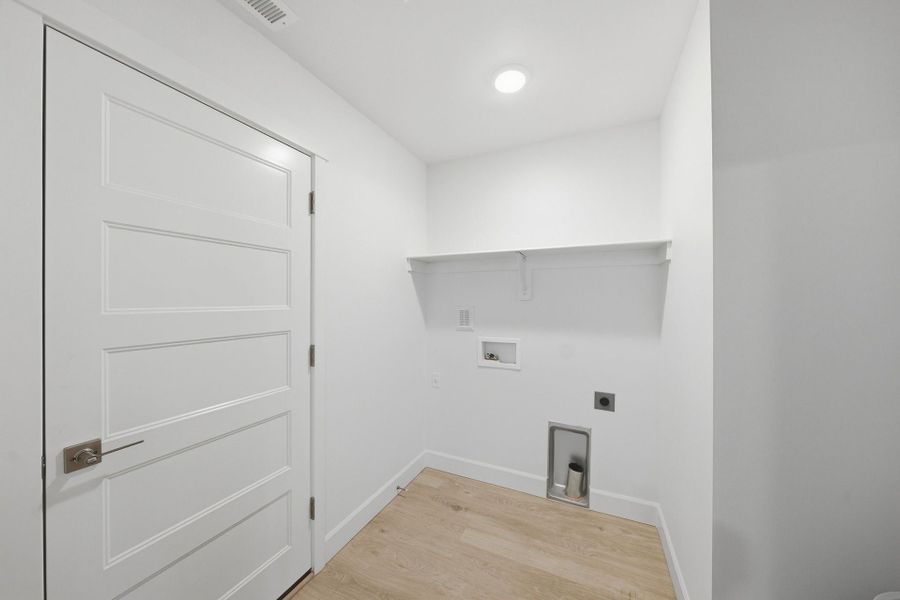 Spacious, unfurnished interior of a new home in Feather Ridge, Redmond (Image 18). Spacious, unfurnished interior of a new home in Feather Ridge, Redmond (Image 18).