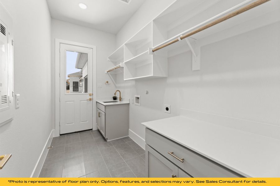 Representative furnished interior of a home built from the St Lucia by Stonefield Homes in Heath Golf and Yacht: Elegante' Series, Heath (Image 25).