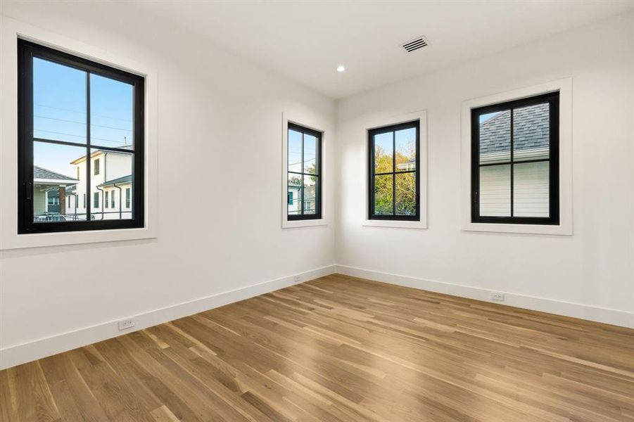 Spacious, unfurnished interior of a new home in , Dallas (Image 20).