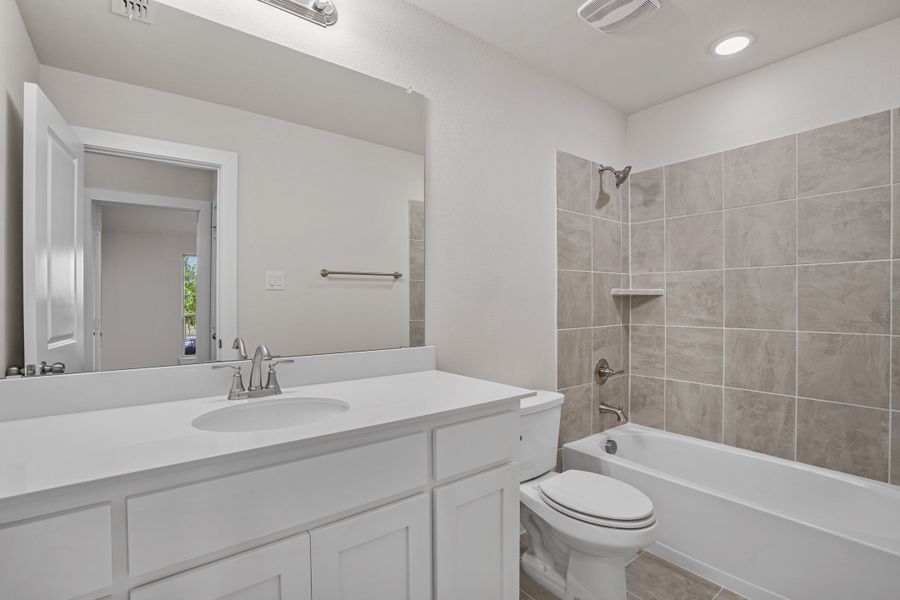 Representative furnished interior of a home built from the Waterford III by Cheldan Homes in Stoneview, Glen Rose (Image 16).