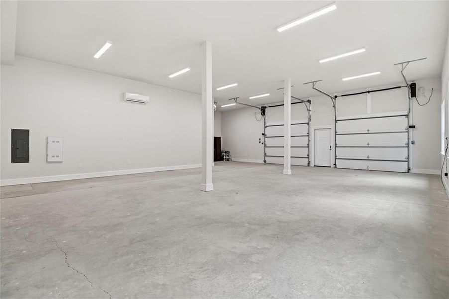 Spacious, unfurnished interior of a new home in , Acworth (Image 57).