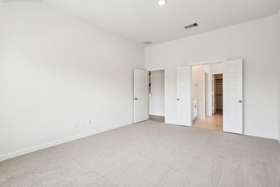 Spacious, unfurnished interior of a new home in Southwinds, Baytown (Image 20).