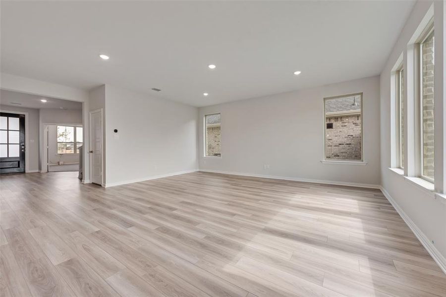 Spacious, unfurnished interior of a new home in Spiritas Ranch, Little Elm (Image 15).