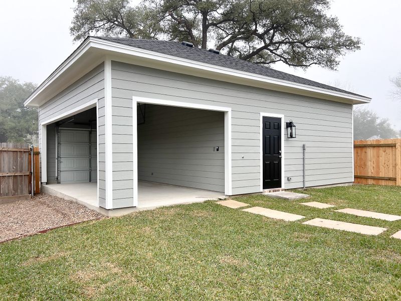 Exterior details and patio area of a home in Diamond Hill Collection, Victoria (Image 37).
