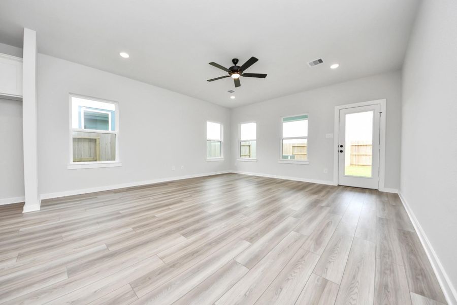 Spacious, unfurnished interior of a new home in Sundance Cove, Crosby (Image 25).