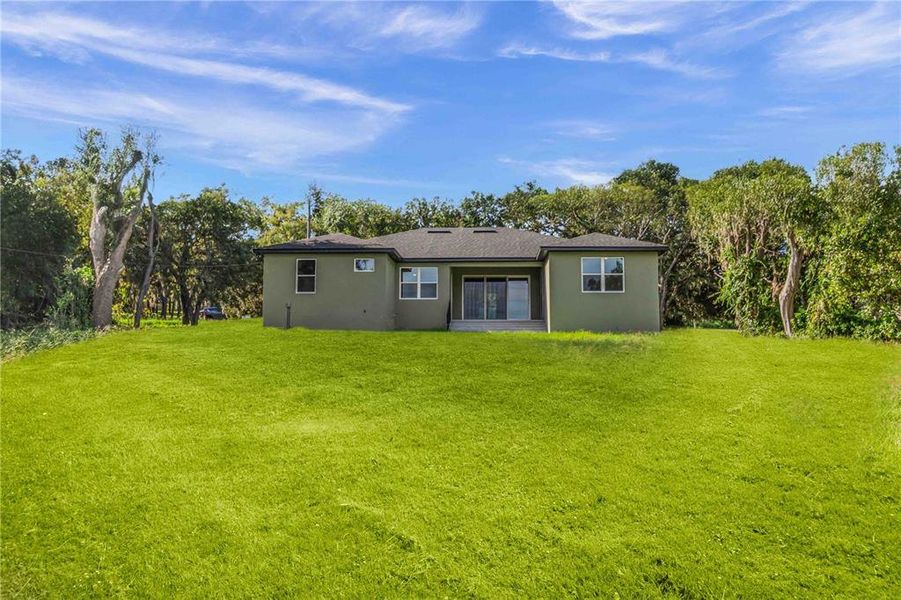 Exterior details and patio area of a home in , Clermont (Image 33).