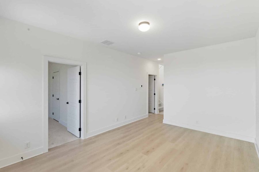 Spacious, unfurnished interior of a new home in Prominence, San Antonio (Image 22).