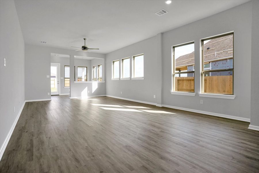 Spacious, unfurnished interior of a new home in Sunterra 50s, Katy (Image 24). Spacious, unfurnished interior of a new home in Sunterra 50s, Katy (Image 24).