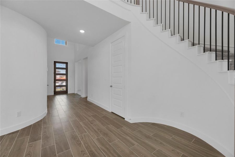 Representative image. Features, specifications, selections and colors may vary. Representative image. Features, specifications, selections and colors may vary.