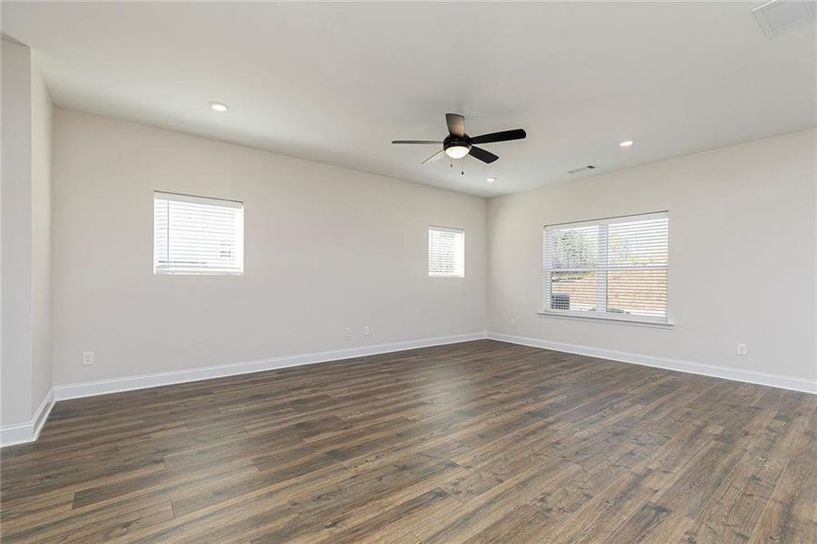 Spacious, unfurnished interior of a new home in Mount Tabor Pointe, Dallas (Image 16).