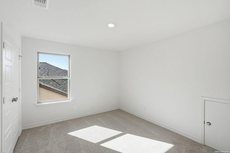Spacious, unfurnished interior of a new home in Dove Song, Marion (Image 24).