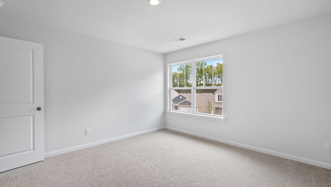 Spacious, unfurnished interior of a new home in Sage Grove, Lyman (Image 18).
