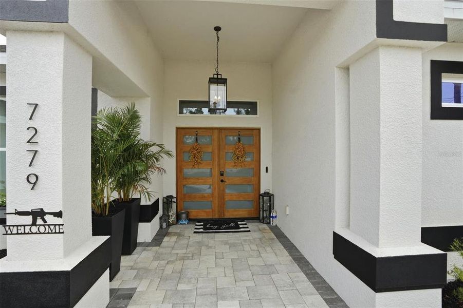 Exterior details and patio area of a home in , Weeki Wachee (Image 23).
