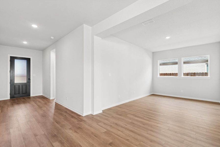 Spacious, unfurnished interior of a new home in Oakwood Estates, Waller (Image 25).