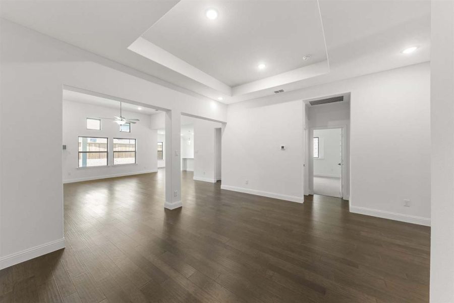 Spacious, unfurnished interior of a new home in River Ranch, Van Alstyne (Image 15).