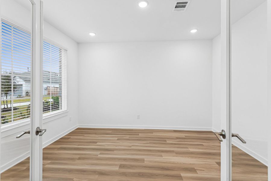 Spacious, unfurnished interior of a new home in Miller's Pond, Rosenberg (Image 10). Spacious, unfurnished interior of a new home in Miller's Pond, Rosenberg (Image 10).