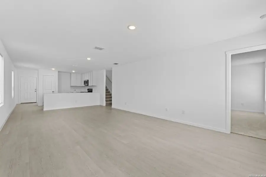 Spacious, unfurnished interior of a new home in Higdon Crossing, San Antonio (Image 35). Spacious, unfurnished interior of a new home in Higdon Crossing, San Antonio (Image 35).