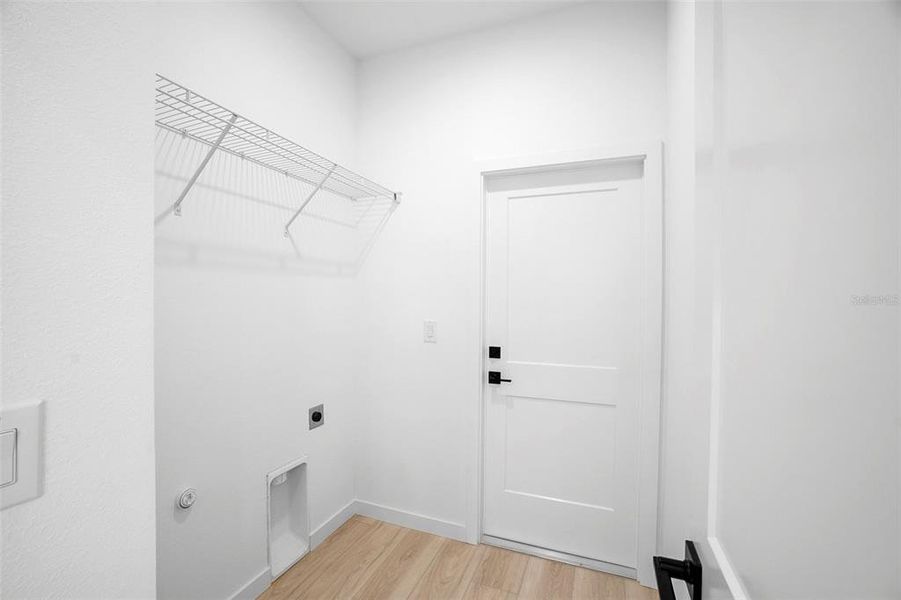 Spacious, unfurnished interior of a new home in , North Port (Image 15).