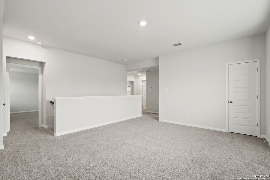 Spacious, unfurnished interior of a new home in Cinco Lakes, San Antonio (Image 13).