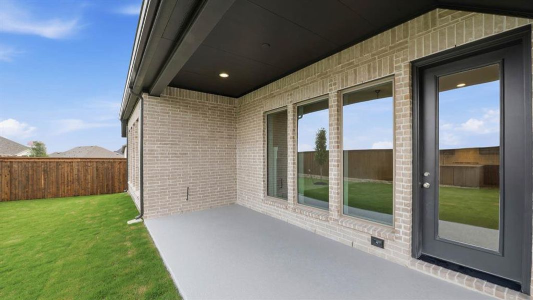 Exterior details and patio area of a home in Meraki, Forney (Image 3).