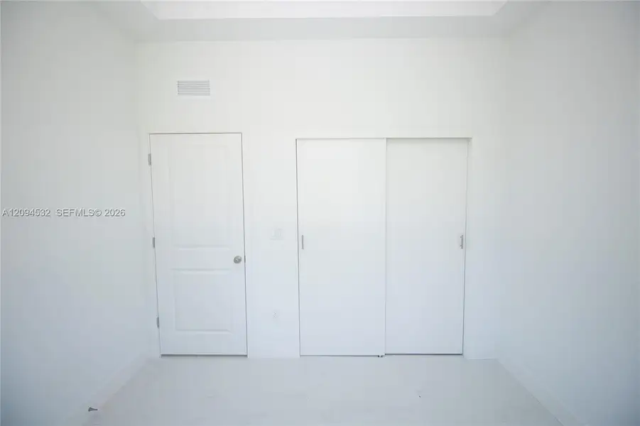 Spacious, unfurnished interior of a new home in , Lehigh Acres (Image 28).