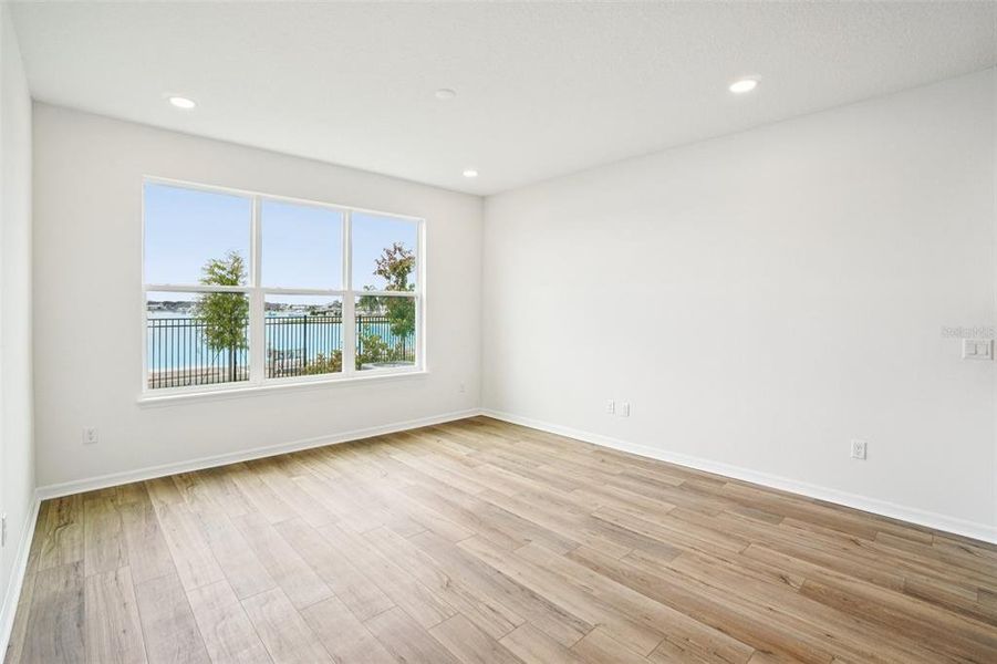 Spacious, unfurnished interior of a new home in Isla Mirada, San Antonio (Image 31).