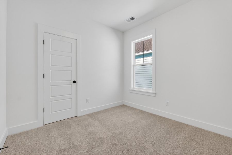 Spacious, unfurnished interior of a new home in , Summerville (Image 31).