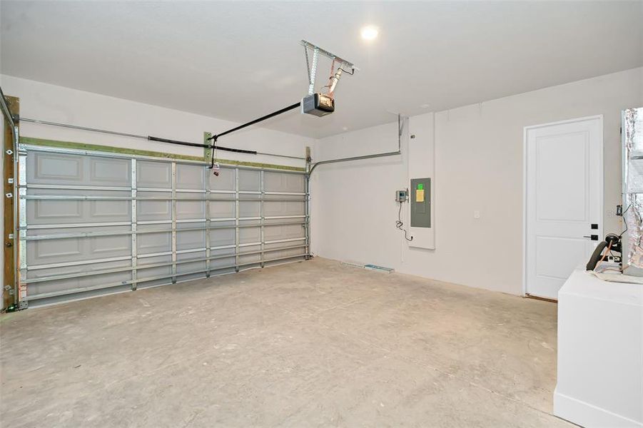 Spacious, unfurnished interior of a new home in , Dunnellon (Image 17).