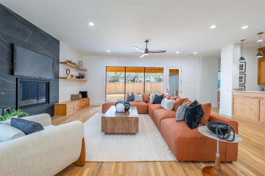 Furnished interior view inside a new home in , Dallas (Image 27). Furnished interior view inside a new home in , Dallas (Image 27).