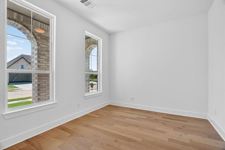 Spacious, unfurnished interior of a new home in Tavolo Park, Fort Worth (Image 19).