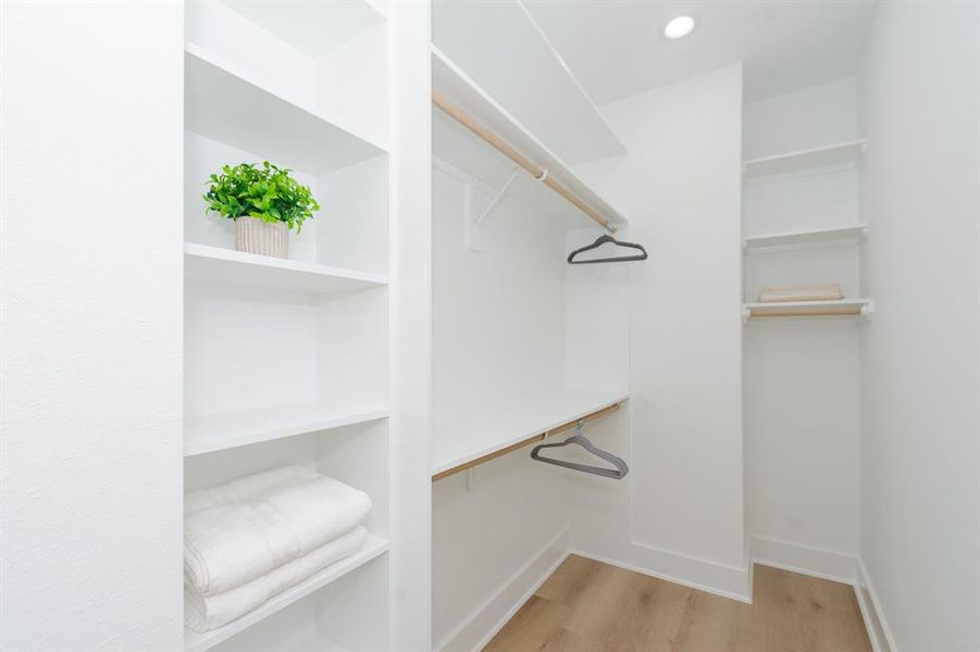 Having a walk-in closet attached to the bathroom is also a great feature, providing ample storage space and convenience.