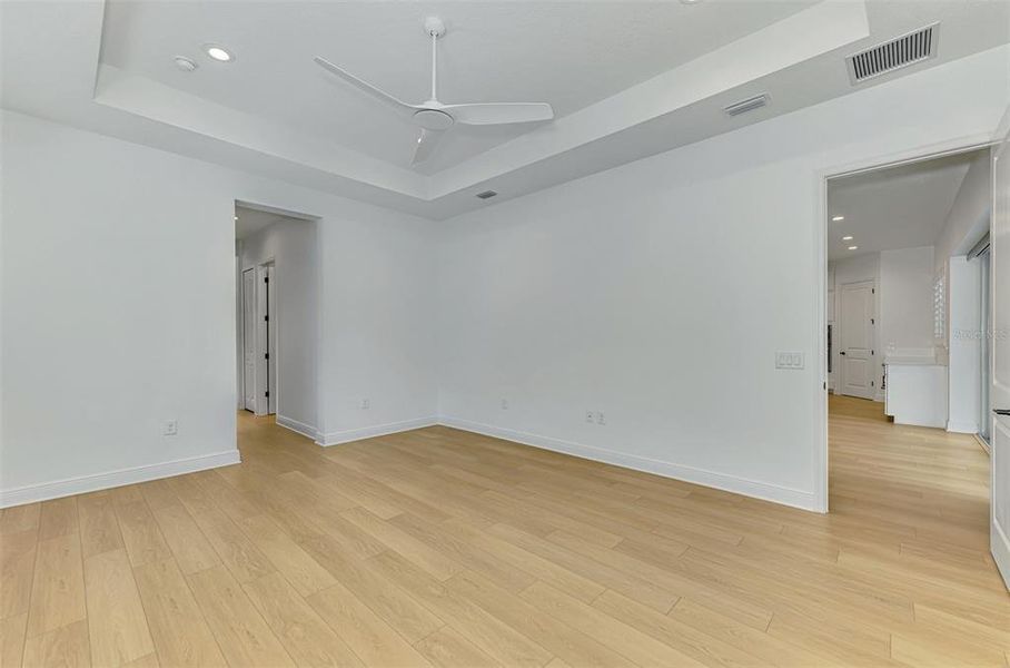 Spacious, unfurnished interior of a new home in , Venice (Image 47).