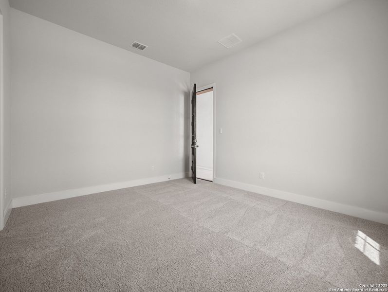 Spacious, unfurnished interior of a new home in Cibolo Crossing, Universal City (Image 12).