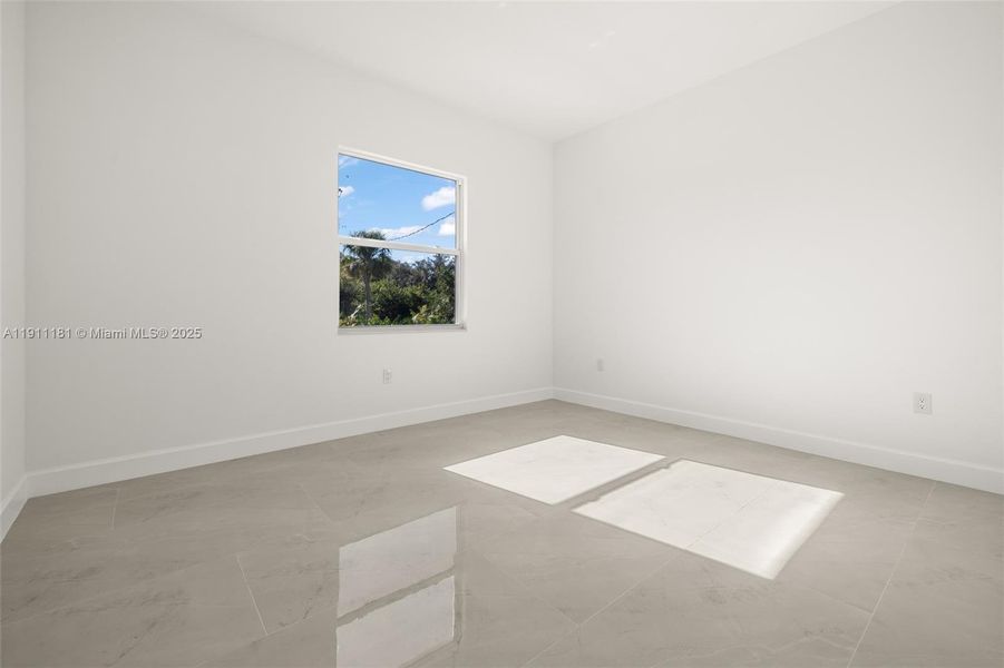 Spacious, unfurnished interior of a new home in , Fort Myers (Image 21).