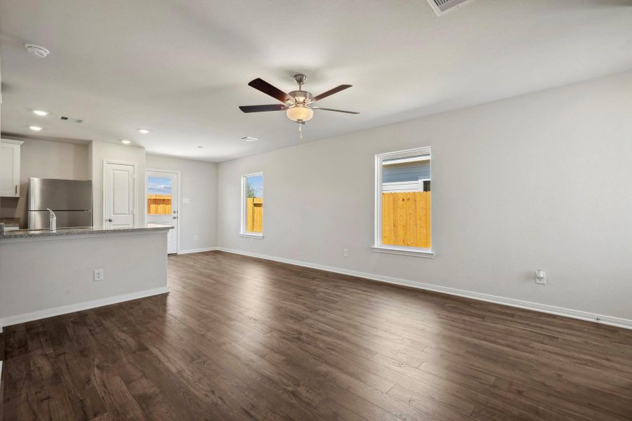Spacious, unfurnished interior of a new home in Pinewood Trails, Cleveland (Image 15).