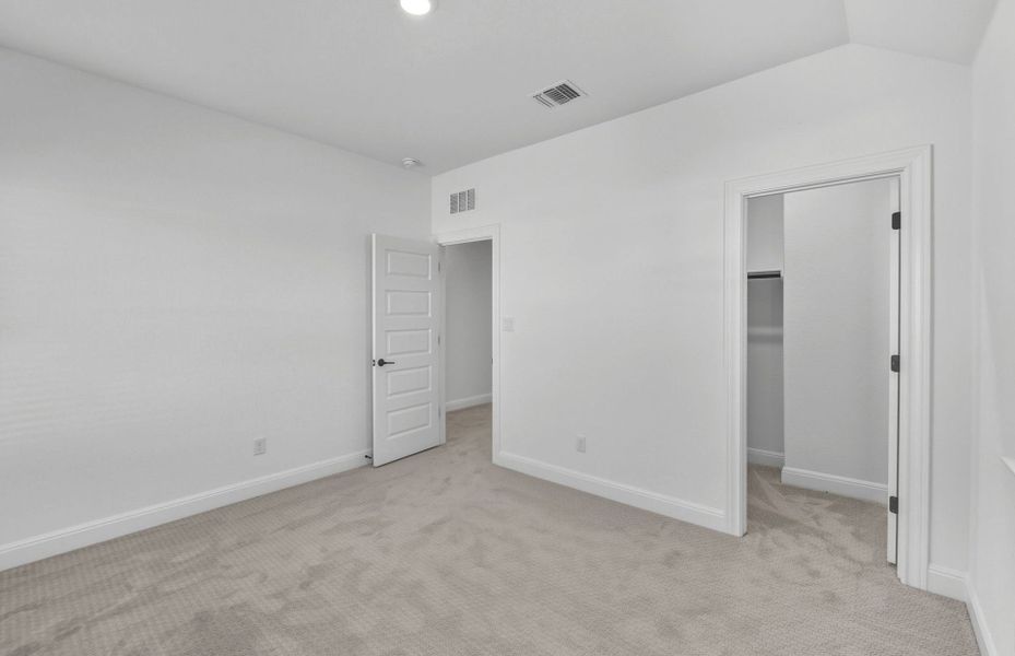 Spacious, unfurnished interior of a new home in Santa Rita Ranch, Liberty Hill (Image 30).