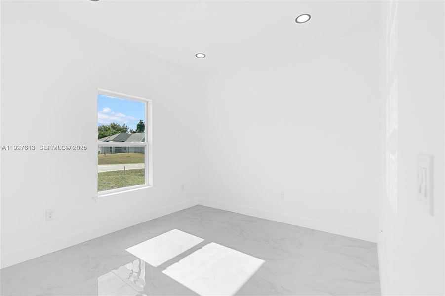 Spacious, unfurnished interior of a new home in , Lehigh Acres (Image 13).