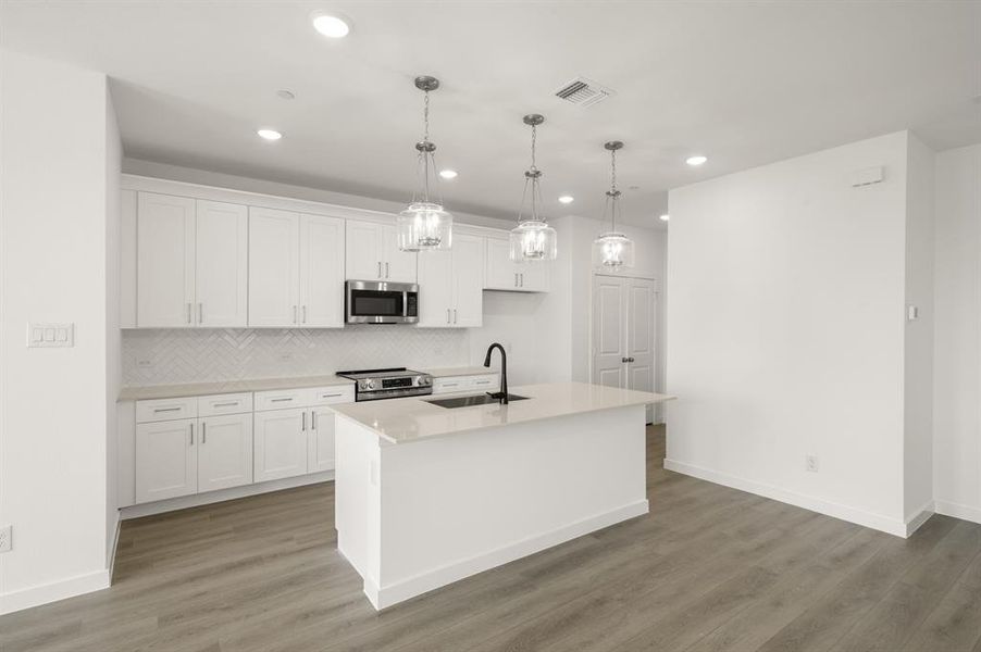 5712 Lakeview- kITCHEN-2
