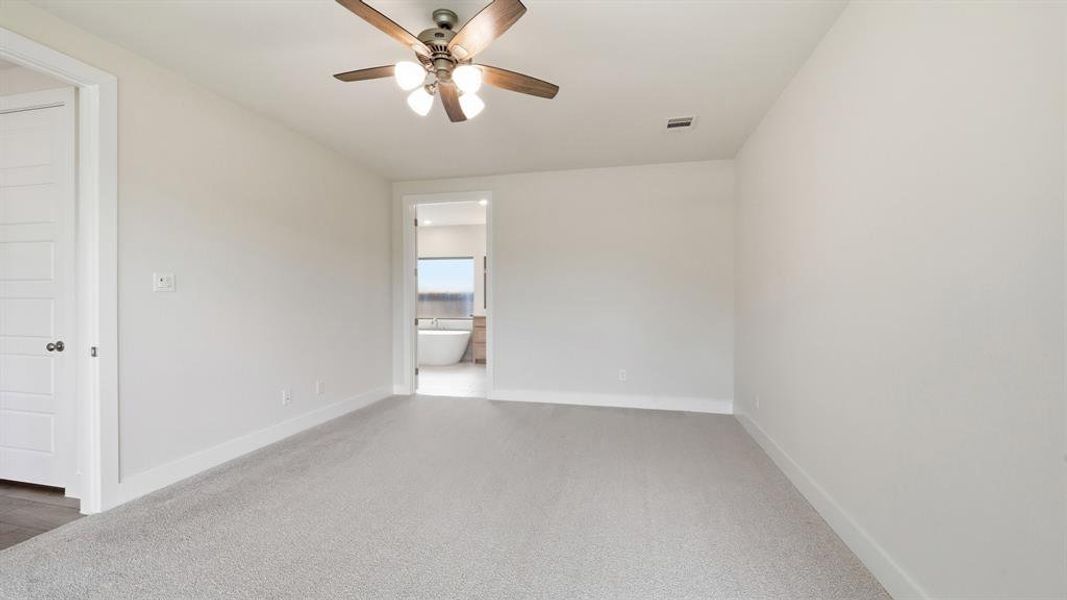 Spacious, unfurnished interior of a new home in The Parks at Wilson Creek, Celina (Image 16).