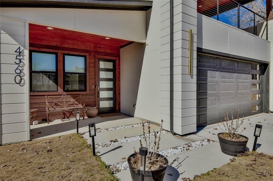 Exterior details and patio area of a home in , Granbury (Image 21).