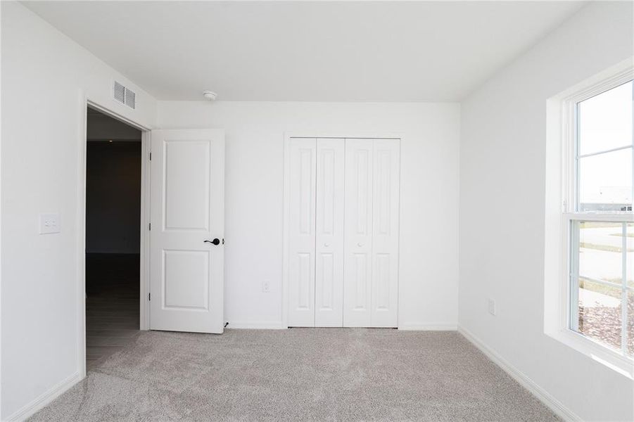 Spacious, unfurnished interior of a new home in Thompson Preserve, Bartow (Image 11).