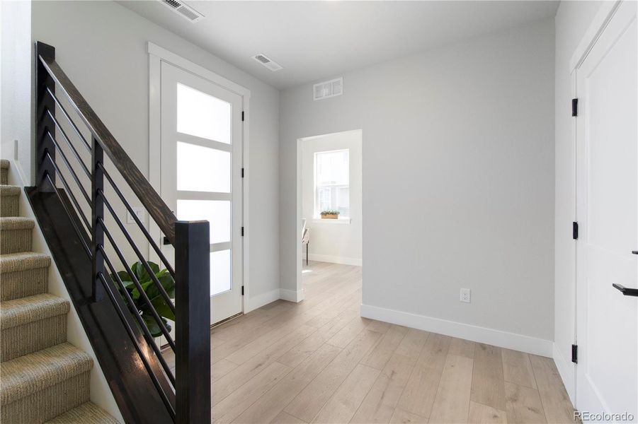 Spacious, unfurnished interior of a new home in Dillon Pointe - Skyview, Broomfield (Image 16).