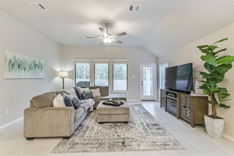 Furnished interior view inside a new home in Escondido 45', Magnolia (Image 15).