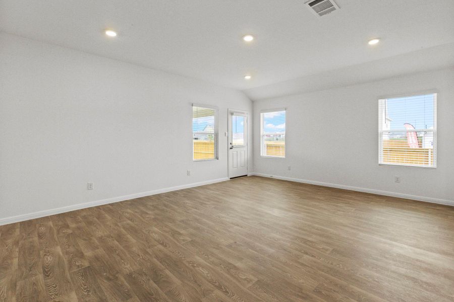 Spacious, unfurnished interior of a new home in , San Marcos (Image 23).