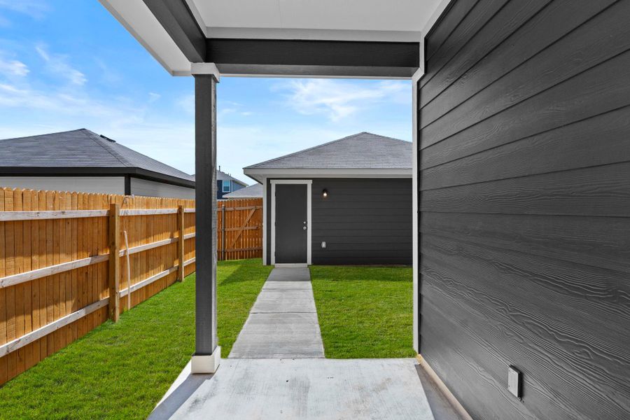 Exterior details and patio area of a home in Valverde, Bastrop (Image 3).