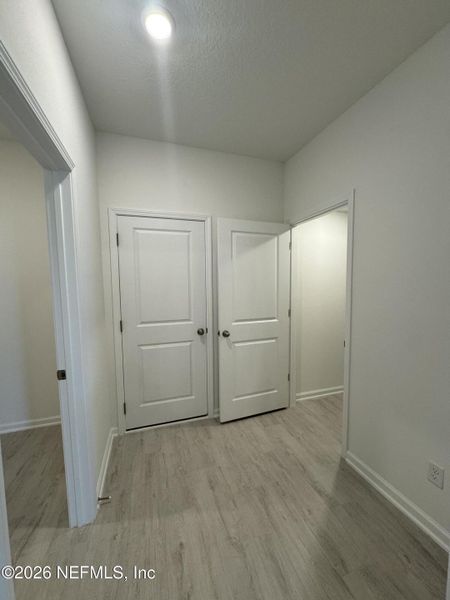 Spacious, unfurnished interior of a new home in Hyland Trail, Green Cove Springs (Image 37).