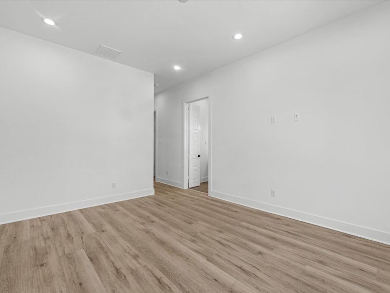 Spacious, unfurnished interior of a new home in , Houston (Image 23).