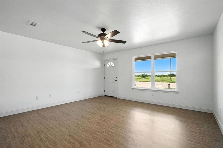 Spacious, unfurnished interior of a new home in , Abilene (Image 13).