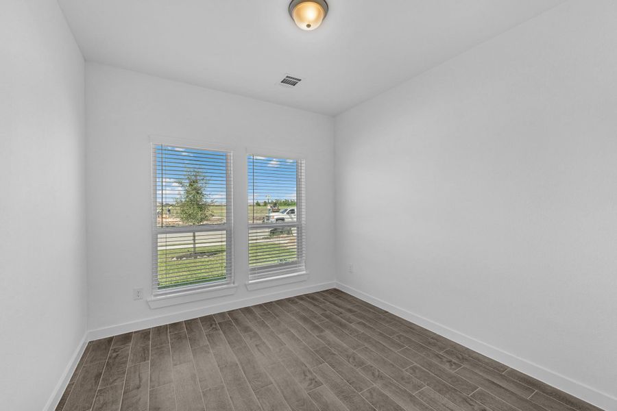 Spacious, unfurnished interior of a new home in Huntington Place, Rosharon (Image 18).